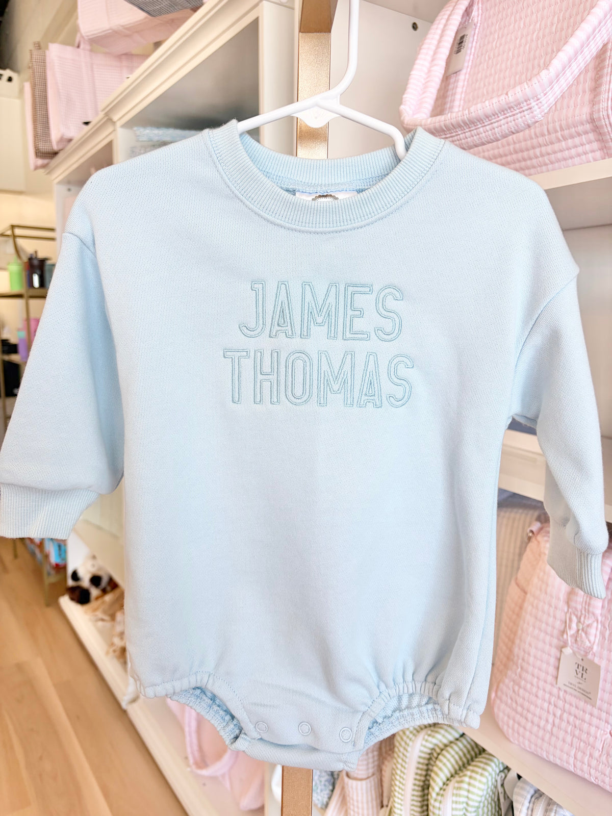 Blue sweatshirt bubble + double name